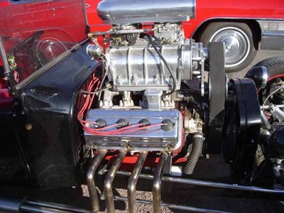 En Dodge Heimi motor från 1957 är grunden till detta monsterpaket.