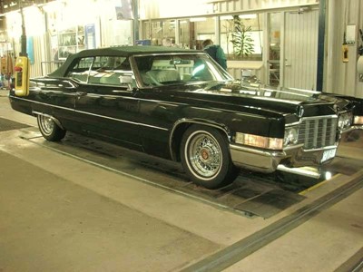En ny medlem från Skövde tog tillfället i akt till besiktning av sin Cadillac från 1969. 
